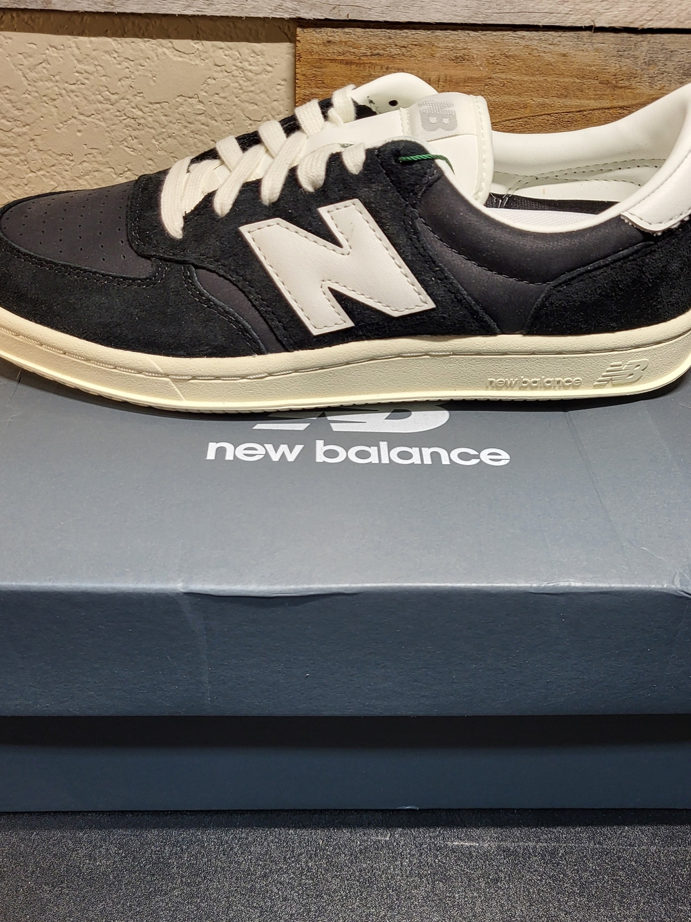 *NEW* New Balance T500 Low Suede Sneaker Black/White Size Men's 9 Women's 10.5